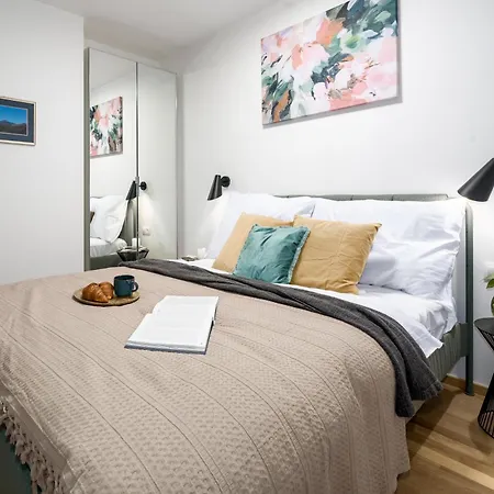 Apartment Days - Ac - Garage - Terrace - 2bdr *